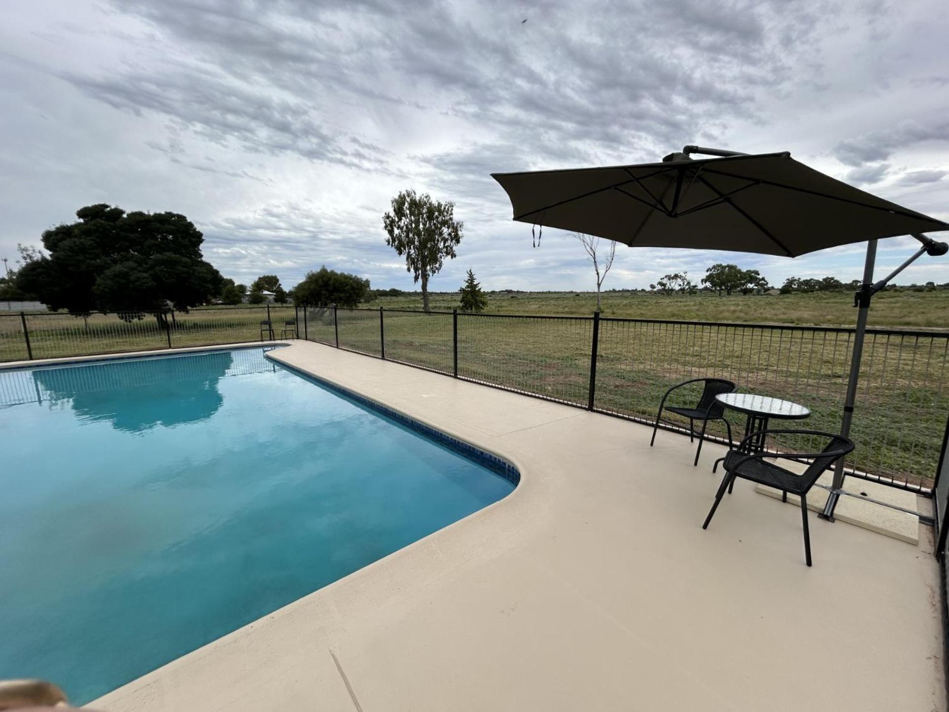 Happy Wanderer Motel Lake Boga On The Lake With Lake Views Bagian luar foto